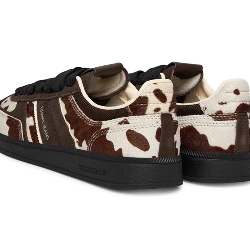נעל TOMMY JEANS מידות 36-40 לנשים בדוגמת פרה