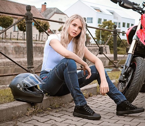 trilobite-parado-riding-jeans-blue-women-pic-sitting