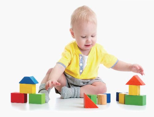 דלי 50 קוביות עץ צבעוניות והתאם צורה