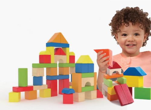 דלי 50 קוביות עץ צבעוניות והתאם צורה