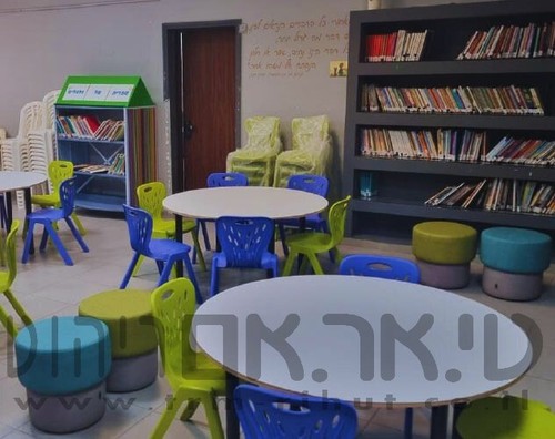 פינות ישיבה בספריה