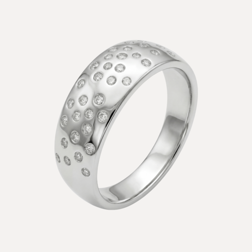 טבעת משובצת אבנים שקועות