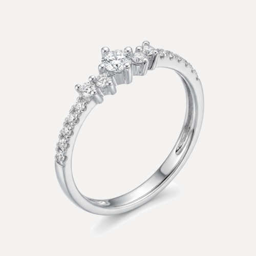 טבעת משובצת אבנים קלאסית