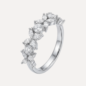 טבעת משובצת אבנים בצורת פרפרים