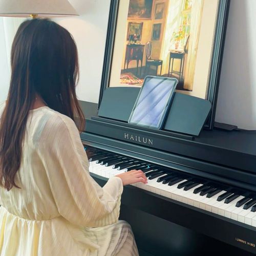 פסנתר דיגיטלי PIANOVA H-302 בצבע שחור עם מסך מגע 5 אינץ' ומקלדת 88 קלידים משוקללים - פתרון מקצועי לנגנים מתקדמים ואולפני הקלטה