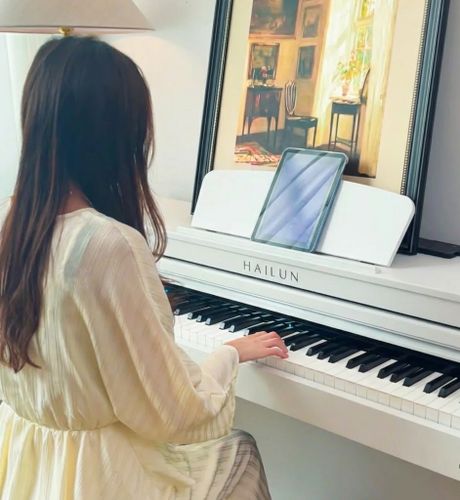 פסנתר דיגיטלי PIANOVA Hailun H503 בצבע לבן עם מסך מגע IPS, 88 קלידים משוקללים ומערכת 3 פדלים - כלי נגינה מקצועי לבית ולאולפן