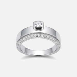 טבעת יהלום מרכזי מרובע עם פאווה צד