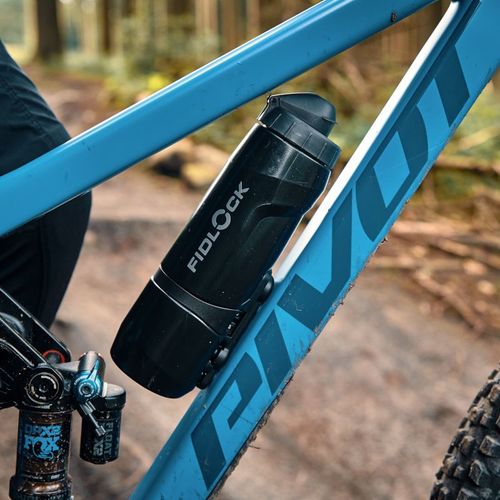 בקבוק FIDLOCK TWIST 800 ML + TWIST BASE שחור