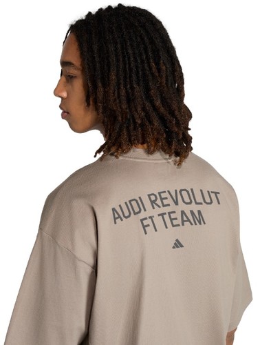 חולצת אדידס adidas Audi F1 Team Elevated Graphic I Tee | גברים