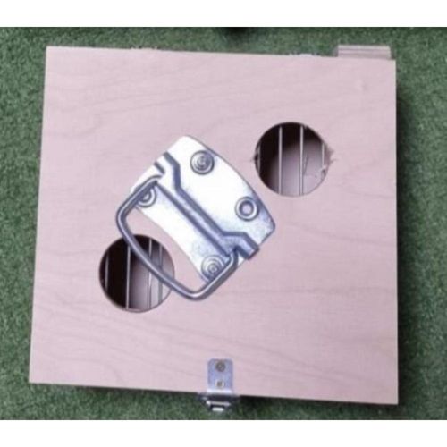 כלוב העברה מעץ קטן