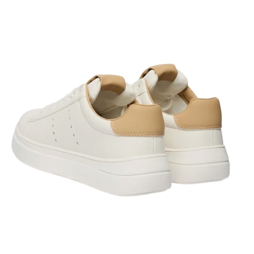 נעל CALVIN KLEIN מידות 30-39 לילדים בגוון לבן-בז'