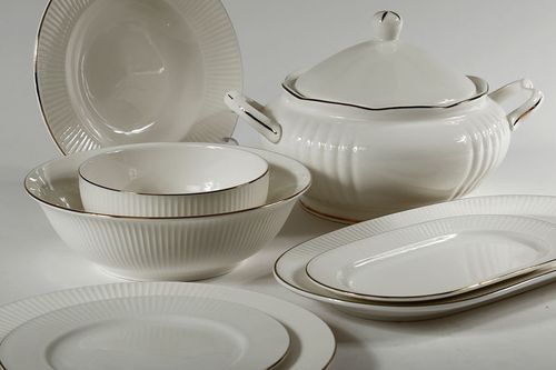 סרויס אוכל מרהיב, 55 חלק פורצלן פס זהב NEW BON CHINA