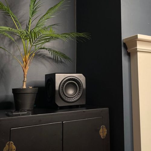 סאב וופר אלחוטי קומפקטי עם AirPlay 2 ו-Chromecast מובנים מבית Lithe Audio