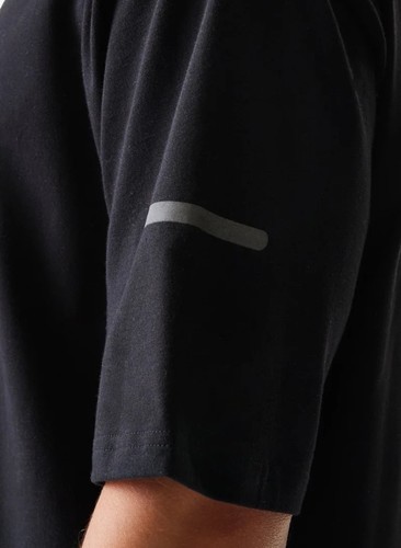 חולצת ניו ארה New Era Tech Black Oversized T-Shirt | גברים