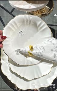 מערכת אוכל מרשימה ויפה ל 6 סועדים