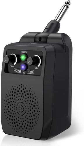 מגבר גיטרה מיני JOYO JA-05G - מכשיר קומפקטי שחור המתחבר ישירות לגיטרה עם פקדי שליטה ויציאת אוזניות, מושלם לאימונים ונגינה ניידת