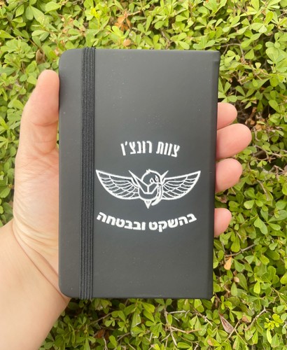 פנקס A6 כריכה קשה ממותג עם לוגו