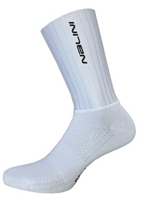 גרבי רכיבה אירודינמיים  SPEEDY SOCKS לבן אריג אירודינמי מרשת דקה מנדפת ומאווררת