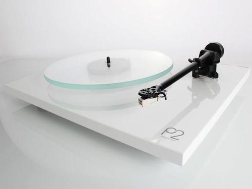 פטיפון מבית  REGA RESEARCH דגם PLANAR 2