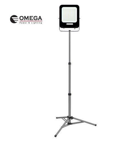 פנס הצפה מקצועי מעוצב על חצובה גוון אור 6500K  צבע אפור דגם Omega STRIKE 200W IP65 LED STR-200W-D-BK-ST 