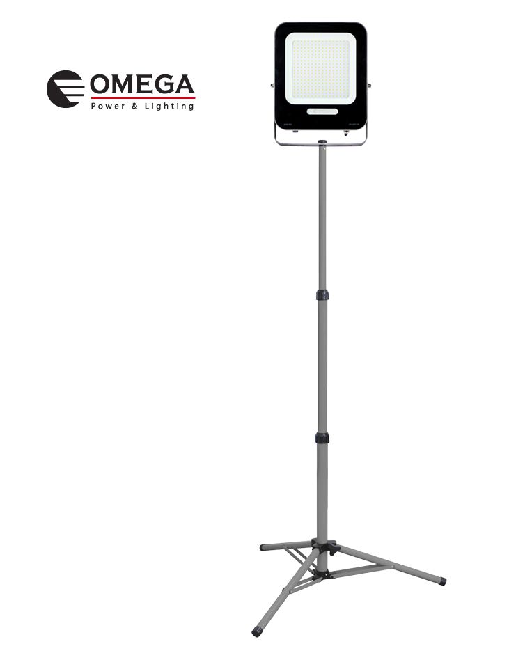 פנס הצפה מקצועי מעוצב על חצובה גוון אור 6500K  צבע אפור דגם Omega STRIKE 200W IP65 LED STR-200W-D-BK-ST 
