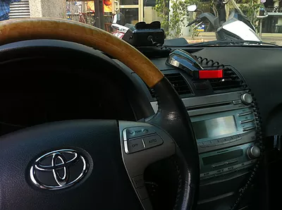 תושבת חדשנית לטלפון IMOUNT RED PRO מבית LAKERDA