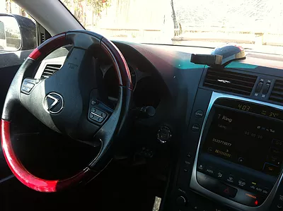 תושבת חדשנית לטלפון IMOUNT RED PRO מבית LAKERDA