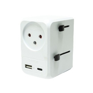 מתאם חשמל אוניברסלי 2500W‏ כולל USB-C ו-USB-A ‏Semicom