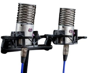 זוג מיקרופונים ORIGIN עם מגני רוח וחנוכיה מבית ASTONMICS