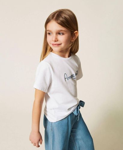 Girls' T-shirt with embroidery
