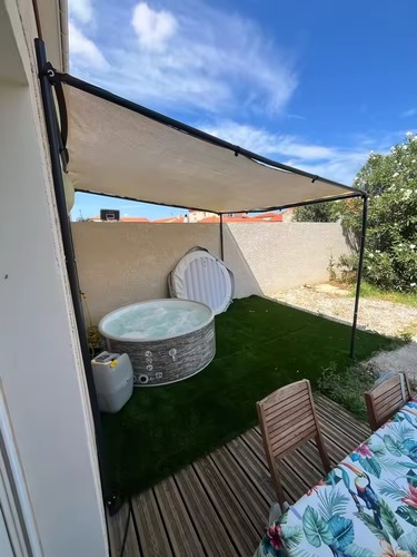 רשת צל מקצועית לגינה ולמרפסת 2x2 מ' (צבע בז') | 90% הצללה