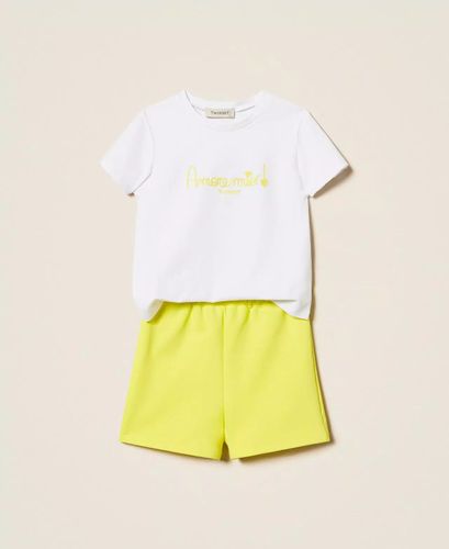 Girls' T-shirt with embroidery and plush fabric shorts