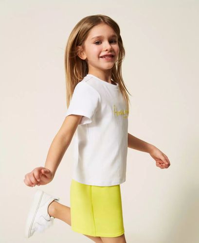 Girls' T-shirt with embroidery and plush fabric shorts