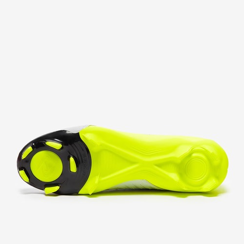 נעלי כדורגל  Nike Phantom Luna II Academy