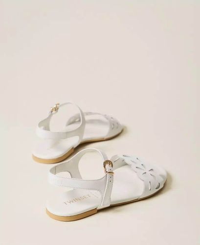 Leather sandals with floral pattern