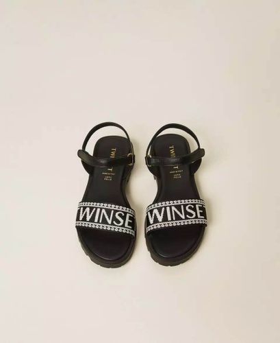 Leather sandals with jacquard logo