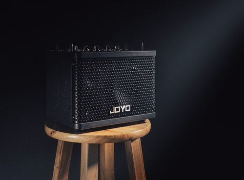 מגבר גיטרה דיגיטלי JOYO DC-15S - מגבר נטען 15 וואט עם 9 מודלי אמפ, בלוטות', לופר ומכונת תופים לחזרות והופעות
