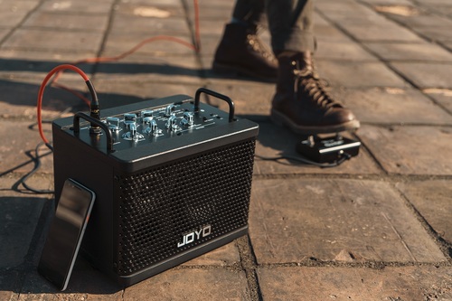 מגבר גיטרה דיגיטלי JOYO DC-15S - מגבר נטען 15 וואט עם 9 מודלי אמפ, בלוטות', לופר ומכונת תופים לחזרות והופעות