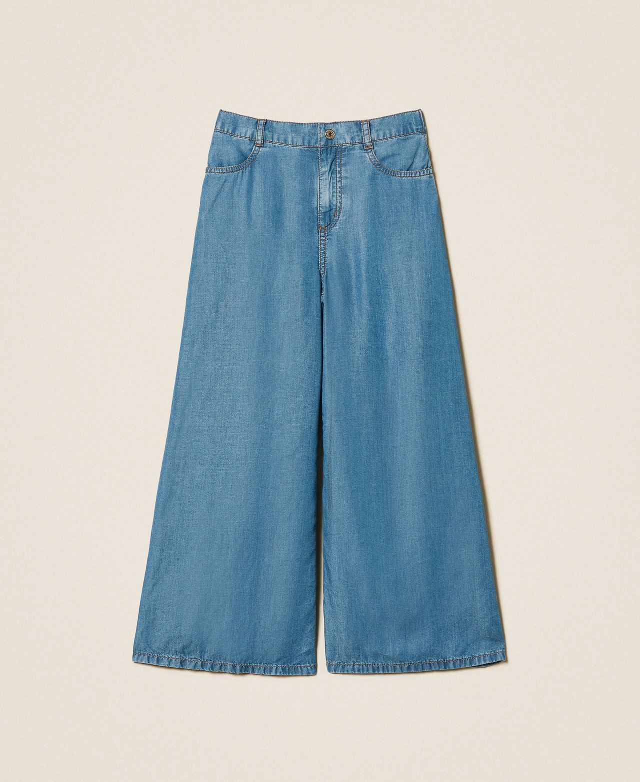 Wide-leg jeans with belt