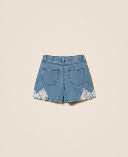 Denim shorts with lace