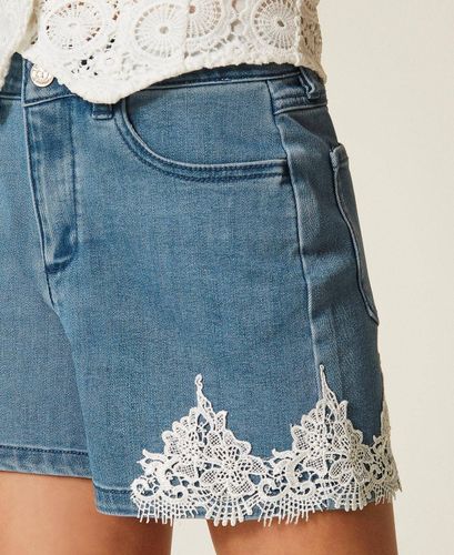 Denim shorts with lace