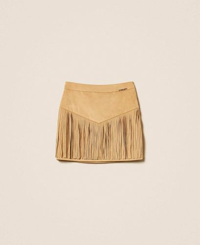 Short suede skirt with fringes