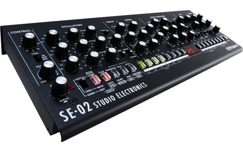 זוית נוספת Roland SE-02 Analog Synthesizer