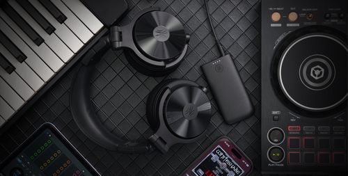 אוזניות OneOdio Studio Max 1 DJ אלחוטיות דגם SX1 - מבט צד על רקע לבן עם עיצוב Over-Ear שחור ומשדר M1 לשיהוי נמוך 20ms