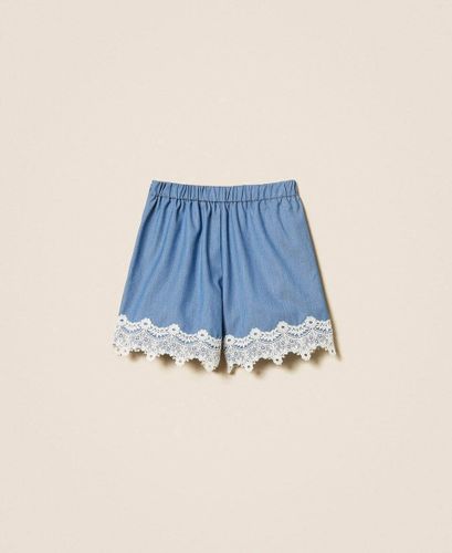 End-on-end cloth shorts with lace