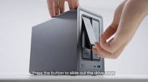 שרת אחסון UGREEN NASync DXP2800