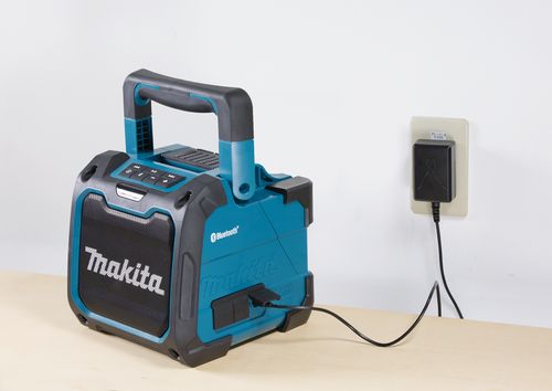 שימוש בגוף רמקול בלוטוס נטען XRM08B MAKITA 12Vmax / 14.4V / 18V 