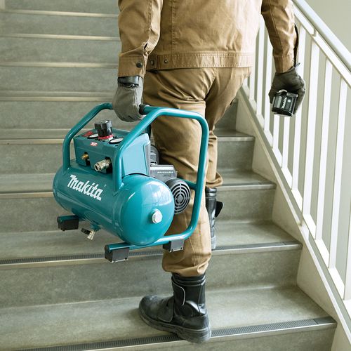 שימוש במדחס אוויר נטען מתח 40V דגם AC001GZ MAKITA