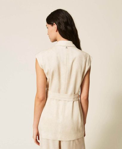 Sleeveless jacket with print and belt