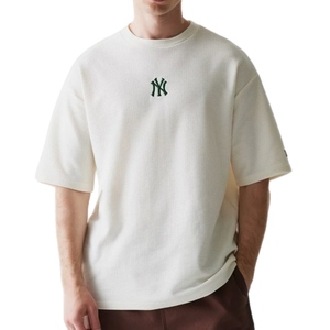חולצה NEW ERA מידות XS-XXL לנשים בגוון לבן עם לוגו ירוק